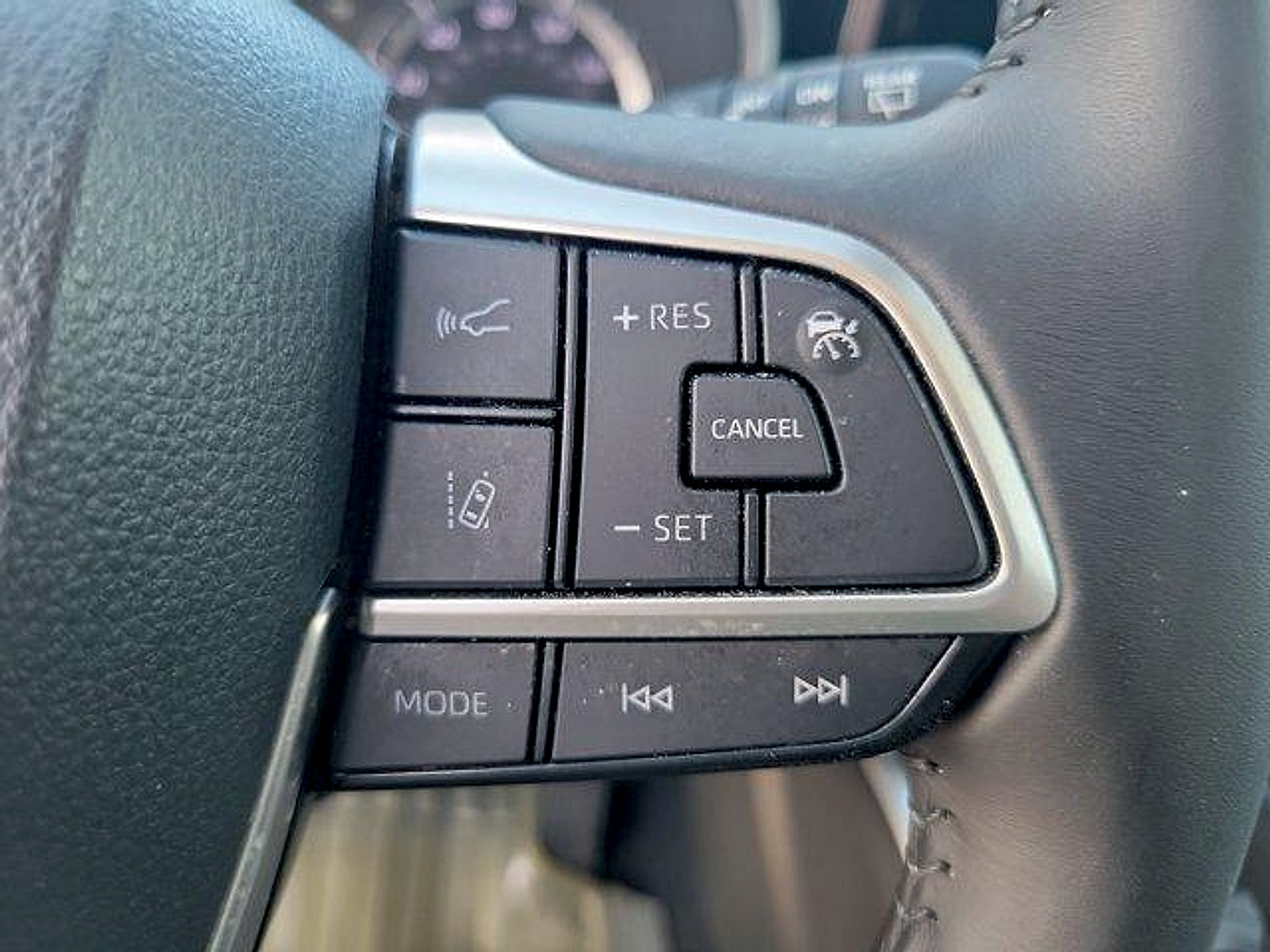 Used 2023 Toyota Highlander XLE FWD image 36