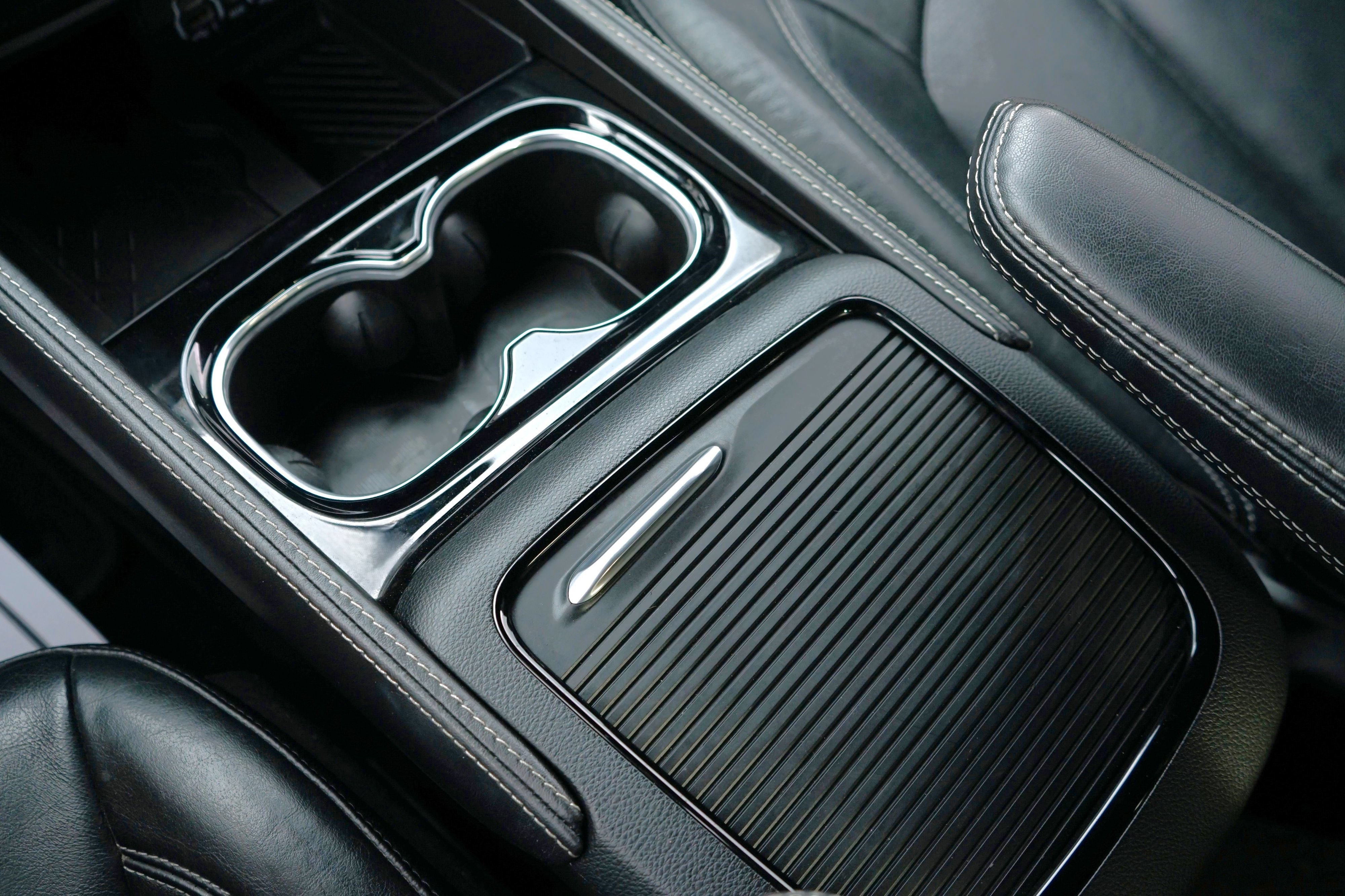 Used 2021 Chrysler Pacifica Touring-L w/ Uconnect Theater Family Group FWD image 25