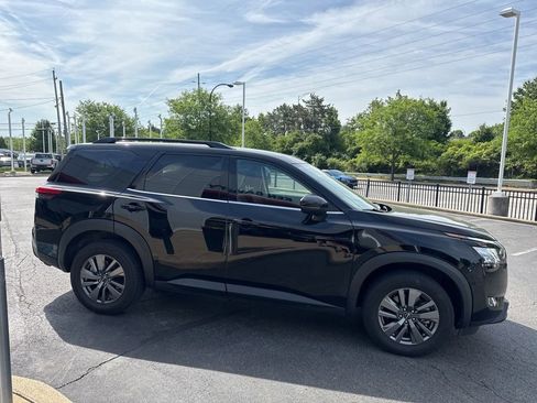 Used 2025 Nissan Pathfinder SV FWD image 6