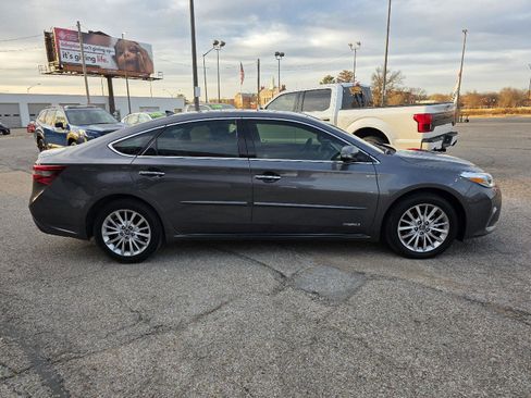 Used 2018 Toyota Avalon Limited image 4