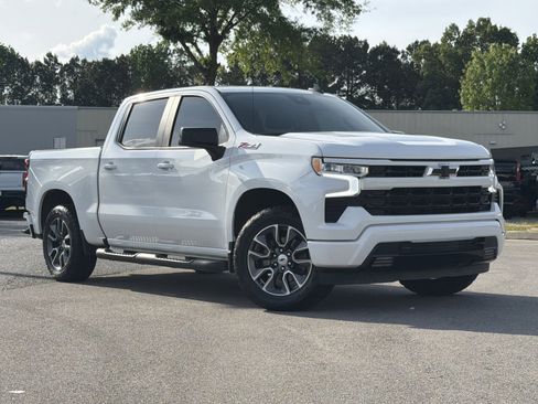 Used 2024 Chevrolet Silverado 1500 RST w/ Z71 Off-Road Package AWD/4WD image 2