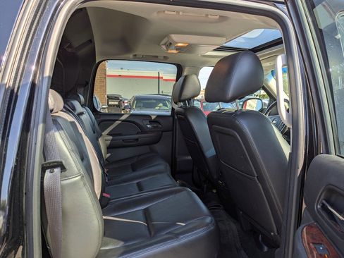 Used 2013 Chevrolet Avalanche LTZ image 15
