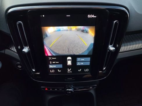 Used 2022 Volvo XC40 T5 R-Design w/ Advanced Package image 9