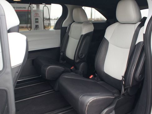 Used 2025 Toyota Sienna XSE w/ XSE Plus Package image 16