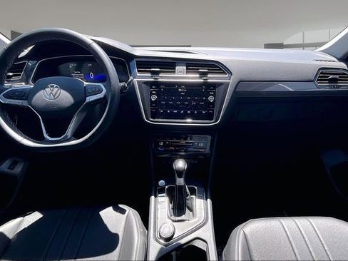 Used 2024 Volkswagen Tiguan SE w/ Panoramic Sunroof Package AWD/4WD image 7