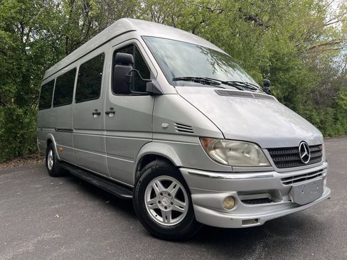 Used 2005 Dodge Sprinter 2500 w/ Cooling Group RWD image 1