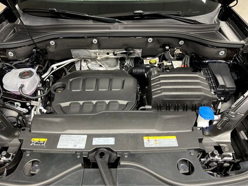 Used 2025 Volkswagen Atlas Cross Sport SE w/ Black Wheel Package image 25