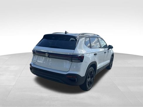 New 2026 Volkswagen Taos SE image 3