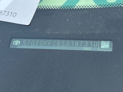 Used 2025 Toyota Sienna Limited image 23