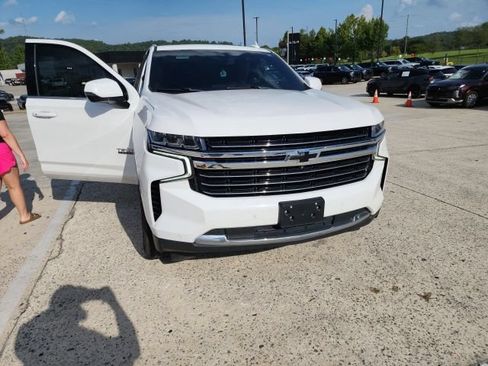 Used 2022 Chevrolet Tahoe LT w/ Luxury Package RWD image 2