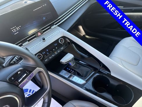 Used 2024 Hyundai Elantra Limited image 15