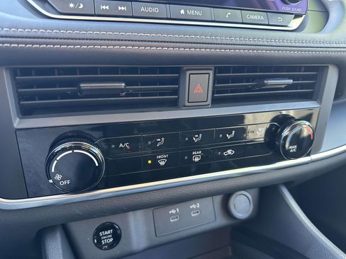 Used 2025 Nissan Rogue S image 23