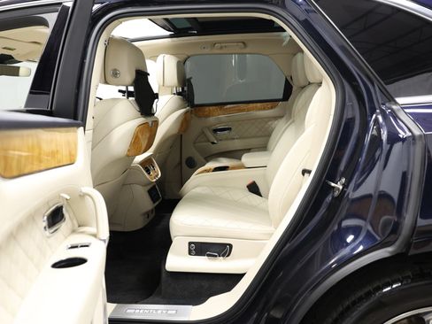 Used 2017 Bentley Bentayga AWD/4WD image 55