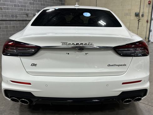 Used 2022 Maserati Quattroporte Modena Q4 image 8
