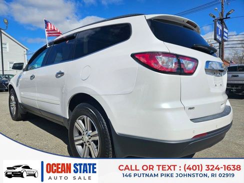 Used 2016 Chevrolet Traverse LT image 3