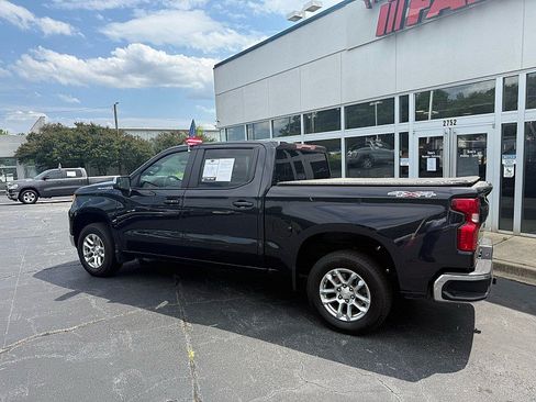 Used 2023 Chevrolet Silverado 1500 LT AWD/4WD image 5