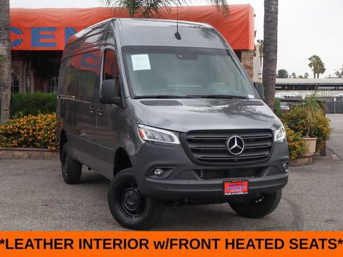 Used 2024 Mercedes-Benz Sprinter 2500 image 2