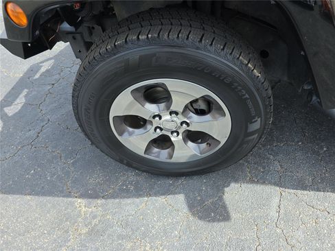 Used 2018 Jeep Wrangler Unlimited Sahara w/ Connectivity Group image 10