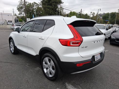 Used 2022 Volvo XC40 T5 Momentum AWD/4WD image 4