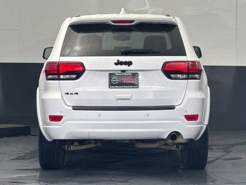 Used 2022 Jeep Grand Cherokee Laredo X image 4