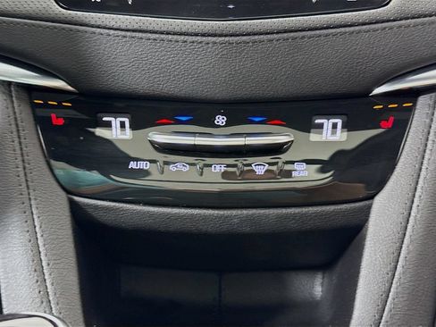 Used 2025 Cadillac XT6 Luxury FWD image 17
