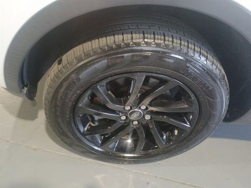 Used 2019 Land Rover Discovery Sport SE image 40