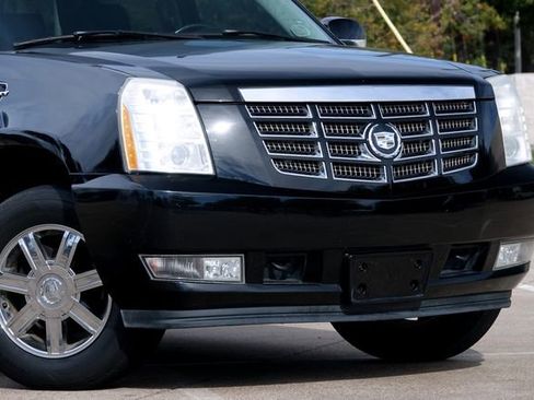 Used 2007 Cadillac Escalade 2WD w/ Information Package image 3