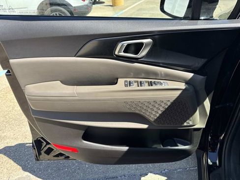 Used 2025 Kia Carnival LXS image 24