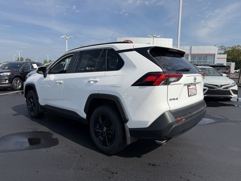 Used 2020 Toyota RAV4 XLE AWD/4WD image 5