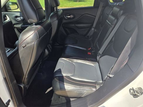 Used 2014 Jeep Cherokee Trailhawk w/ Comfort/Convenience Group AWD/4WD image 12