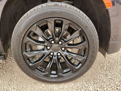 Used 2024 Chevrolet Tahoe LT RWD image 7