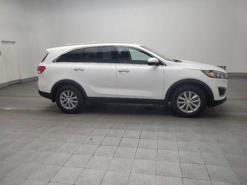 Used 2018 Kia Sorento LX image 11