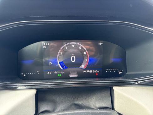 Used 2025 Volkswagen Taos S image 2