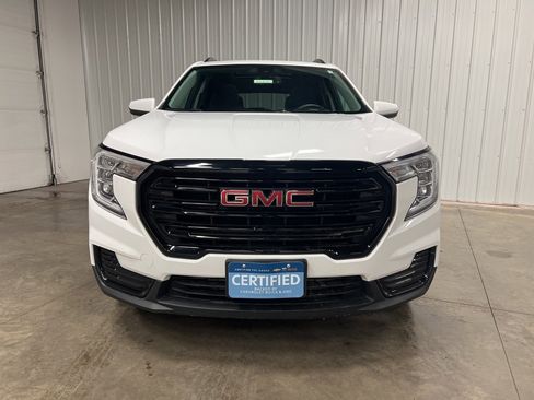Certified 2022 GMC Terrain SLE w/ Driver Convenience Package image 3