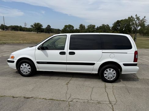 Used 2004 Chevrolet Venture Extended FWD image 4