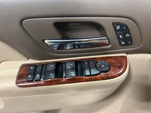 Used 2013 Chevrolet Suburban LTZ image 11