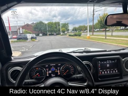 Used 2018 Jeep Wrangler Unlimited Sahara AWD/4WD image 17