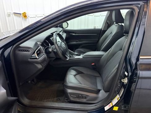 Used 2018 Toyota Camry SE w/ Moonroof Package FWD image 23