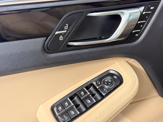 Used 2023 Porsche Macan AWD/4WD image 15
