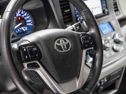 Certified 2020 Toyota Sienna XLE w/ XLE Navigation Package FWD image 21