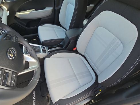 New 2025 Hyundai Venue SEL image 15