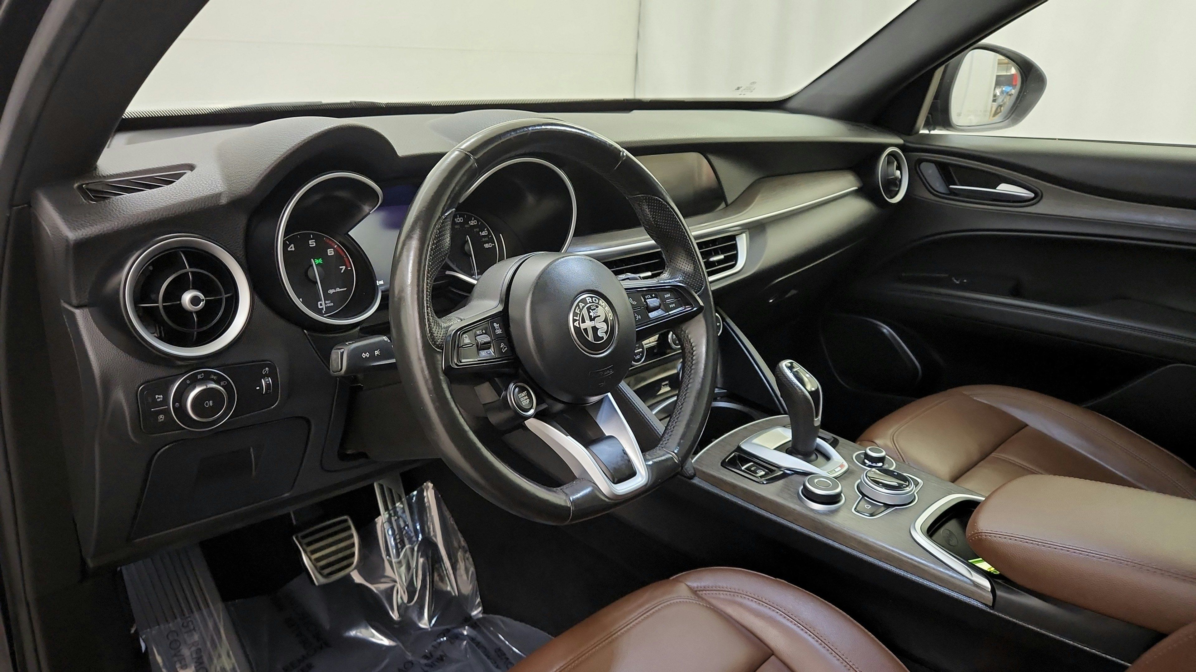 Used 2023 Alfa Romeo Stelvio Ti AWD/4WD image 16