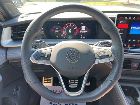 New 2026 Volkswagen Tiguan SE R-Line FWD image 15
