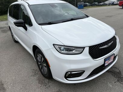 Used 2024 Chrysler Pacifica Limited