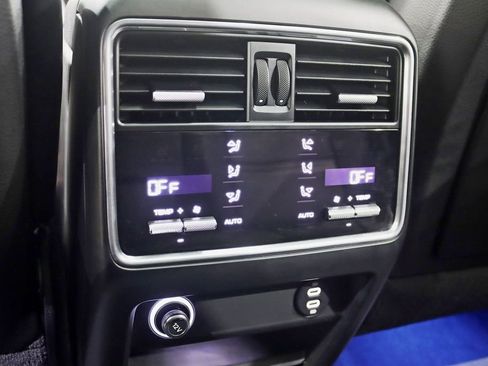 Used 2023 Porsche Cayenne image 25