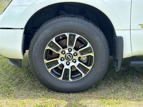 Used 2023 Nissan Titan SV w/ SV Convenience Package AWD/4WD image 10