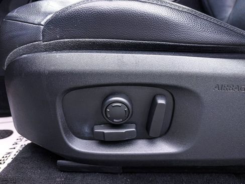 Used 2017 Land Rover Range Rover Evoque SE Premium image 19