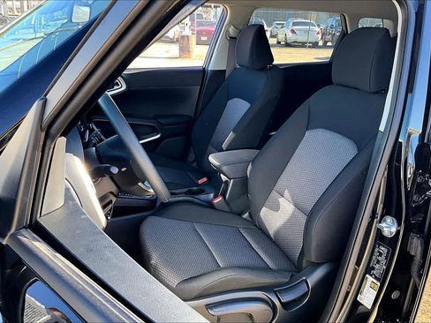 Certified 2025 Kia Soul LX w/ LX Technology Package image 8
