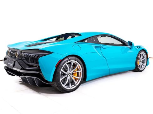 Used 2023 McLaren Artura RWD image 5