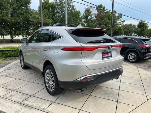 Used 2022 Toyota Venza XLE AWD/4WD image 13